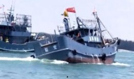 网友爆料渔船视频在线观看,渔船惊险瞬间，海上求生实况视频引关注