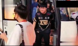 明星爆料女友视频,女友私密视频意外流出，细节引发热议